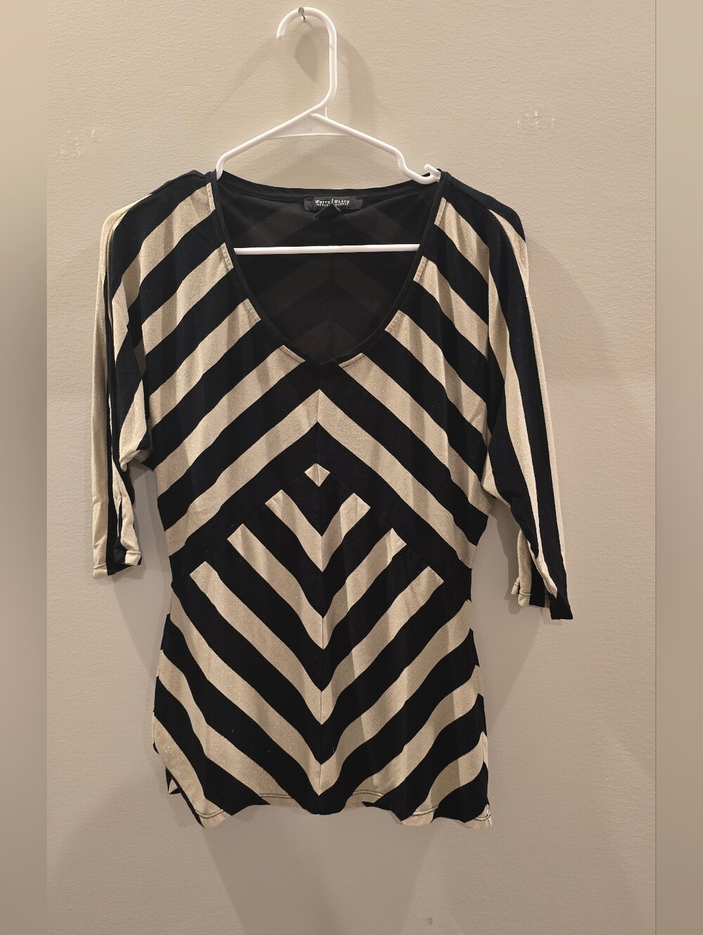 White House Back Market Black & Gold Chevron Stripe V-Neck Tunic